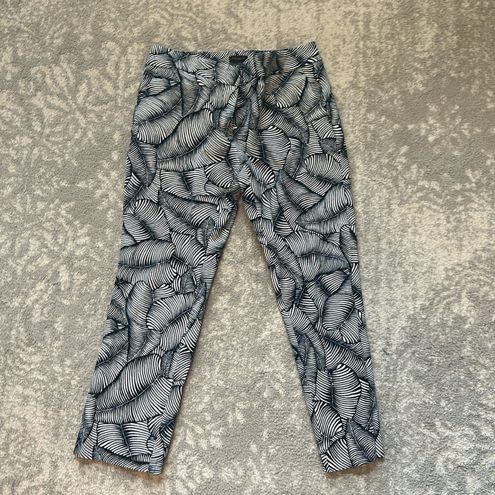 Ann Taylor Navy and White Print Ankle Pants, size 4